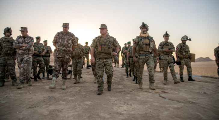 الملك يتابع تمريناً عسكرياً ليلياً في كتيبة المغاوير / 61 الملكية