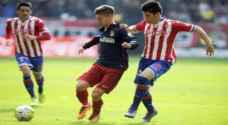 أتليتيكو يخسر أمام خيخون ويبتعد عن صراع الدوري الإسباني