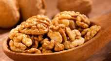 الجوز يحد من الإصابة بسرطان القولون