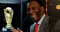 بيليه يبيع كأس العالم