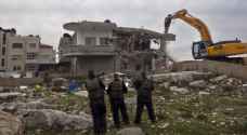 الاحتلال يهدم منزلا ومنشآة تجارية ومخازنا بالقدس