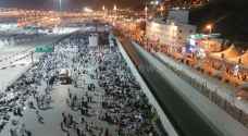 بالصور: الحجاج يواصلون رمي الجمرات ويبيتوا ليلتهم الاخيرة في منى