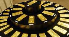 الذهب ينخفض مع صعود الدولار
