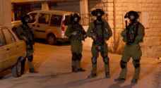 الاحتلال ينتشر في محيط عزون عقب تضرر حافلة مستوطنين