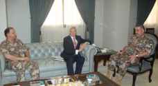 رئيس هيئة الأركان المشتركة يستقبل السفيرين البريطاني والأمريكي