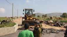 الاحتلال يهدم منشآت تجارية قرب معبر الطيبة غرب طولكرم