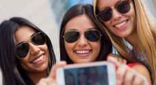 مدمنو 'السيلفي' نرجسيون وضعاف الثقة بأنفسهم