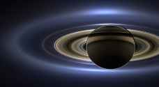 مسبار كاسينيي ينقل الصور الأولى بعد غوصه في حلقات زحل