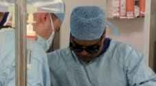 جراح يستعين بنظارة 'سناب شات' لإجراء عملية..فيديو