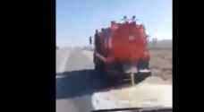صهريج 'نضح' حكومي يفرغ حمولته بالشارع العام..فيديو