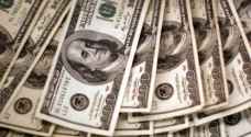 الدولار يتراجع بفعل خطوات ترامب الضريبية