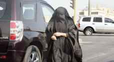 بالفيديو.. رجل يتنكر بزي امرأة للتسول في السعودية