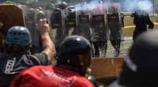 المحتجون في فنزويلا يرشقون الجنود بـ'البراز'