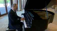 بالفيديو..بوتين يعزف على البيانو قبل قمة صينية