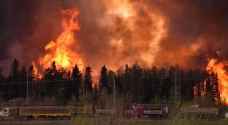كندا.. نزوح أكثر من ٤٥ ألف شخص بسبب حرائق الغابات