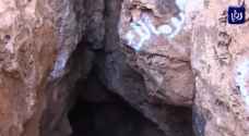 بالفيديو.. مغارة برقش الأثرية في اربد تتعرض للعبث والتخريب