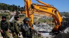 جرافات الاحتلال تهدم مبنى سكنيا في الجفتلك