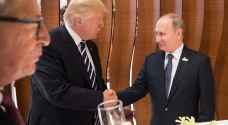 مصافحة قصيرة بين ترمب وبوتين بقمة آسيا