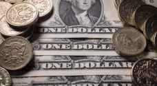 الدولار يتكبد أكبر خسارة في شهرين