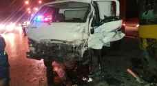 اصابتان بحادث تصادم مركبتين بلواء الرصيفة