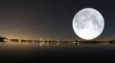 "القمر العملاق "أول ظاهرة فلكية نادرة مع بداية 2018