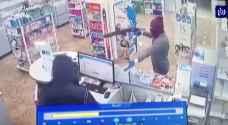 شاهد فيديو سرقة صيدلية في الشميساني بعمان