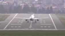 فيديو مرعب لطائرة ألغت الهبوط في آخر لحظة