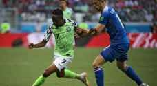 نيجريا تهزم آيسلندا وتنعش آمال الأرجنتين.. صور