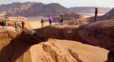 الدفاع المدني ينقذ سائحاً أمريكياً سقط من مرتفع في وادي رم