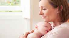الرضاعة الطبيعية "تخفض توتر" المولود