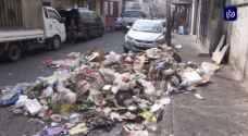 بعد تردي الأوضاع في مختلف المحافظات.. "البلديات" توفر خططا بديلة لجمع النفايات