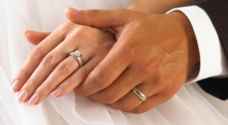 دراسة تكشف "السن المثالية" لزواج يدوم