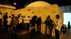 اصابات بالاختناق- مستوطنون يقتحمون "قبر يوسف"