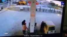 شخص يغافل عامل محطة محروقات ويسرقه في الطفيلة.. فيديو