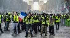الحكومة الفرنسية تتوعد "السترات الصفراء"