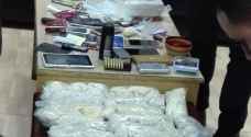القبض على شخصين بحوزتهما مواد مخدرة في ناعور.. صور