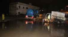 مياه الأمطار تداهم التجمعات السكانية في المفرق