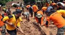 مقتل شخصين وفقدان العشرات في انهيارات أرضية في إندونيسيا