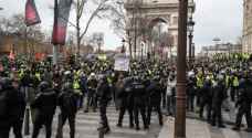32 ألفا من "السترات الصفر" يتظاهرون في فرنسا ومواجهات مع قوات الأمن