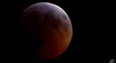 بالفيديو.. ماذا حدث على القمر أثناء "الخسوف الدامي"؟