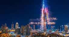 شاهد بالفيديو .. برج خليفة يضيء بصورة كابتن منتخب قطر مع العلم القطري
