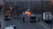 حريق مركبة بالقرب من "دوار الشعب" في عمان - صور