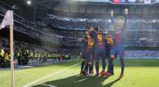 شاهد... لاعبو برشلونة يحتفلون بالفوز على ريال مدريد داخل غرفة الملابس