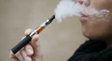 احذروا السيجارة الإلكترونية.. تنهك القلب و"النفسية"!