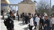 مستوطنون متطرفون يقتحمون باحات الاقصى