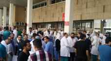 ممرضو مستشفى الجامعة الأردنية يتوقفون عن العمل - صور