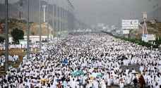 حجاج بيت الله الحرام ينفرون من عرفات إلى مزدلفة - فيديو