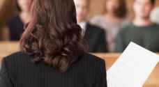 محامية كويتية تضرب متهما بالحذاء داخل المحكمة