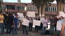 وقفة احتجاجية لعدد من طلاب الأردنية رفضا لقرارات الجامعة الأخيرة - فيديو
