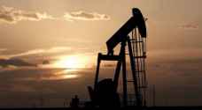 النفط ينخفض